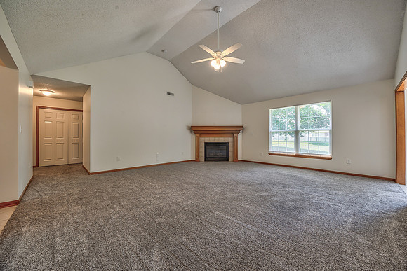702SWHillsideCT-6