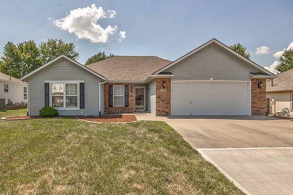 702SWHillsideCT-2