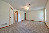 702SWHillsideCT-15