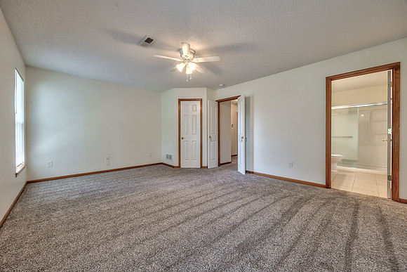 702SWHillsideCT-16