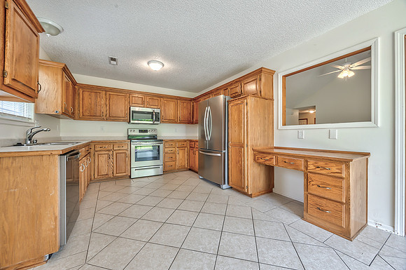 702SWHillsideCT-10