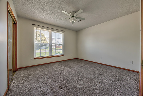 702SWHillsideCT-20