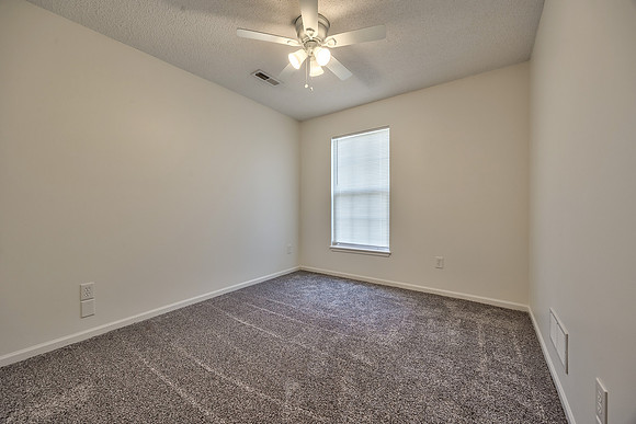 702SWHillsideCT-13