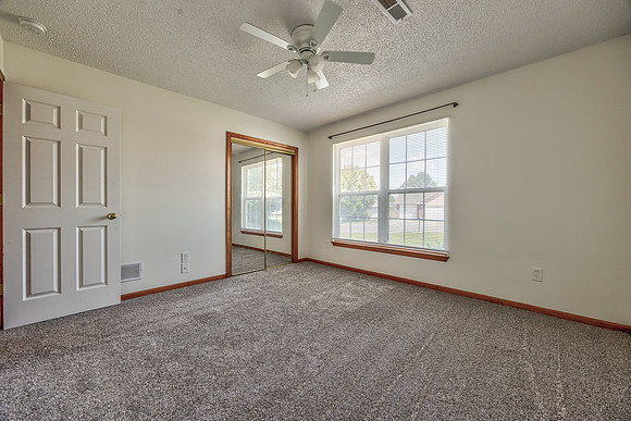 702SWHillsideCT-21