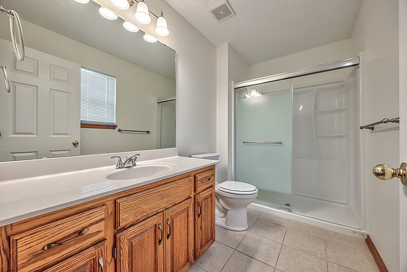 702SWHillsideCT-18