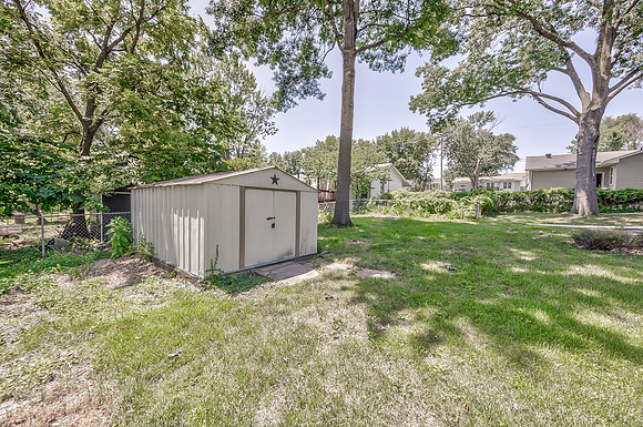 421WInsleyAve-21