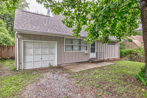 8306CorringtonAve-3