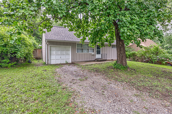 8306CorringtonAve-4