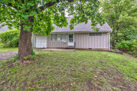 8306CorringtonAve-2