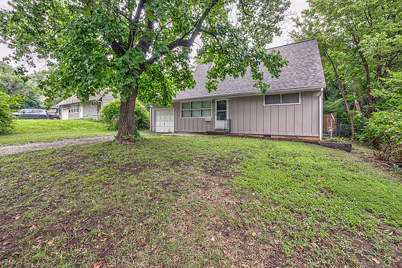8306CorringtonAve-1