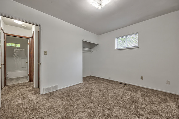 8306CorringtonAve-17