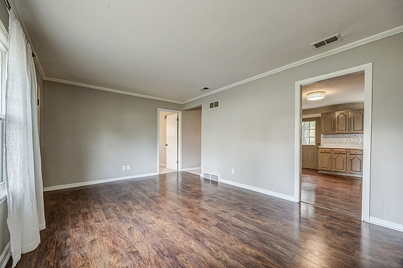 8318Douglas-17