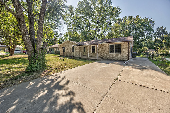 1627EGlennDR-1