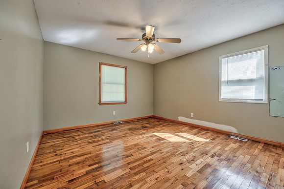 1627EGlennDR-11