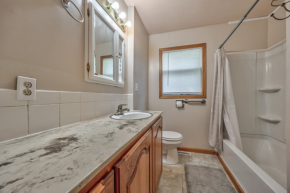 1627EGlennDR-15