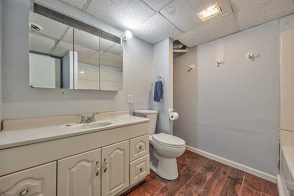 1627EGlennDR-19