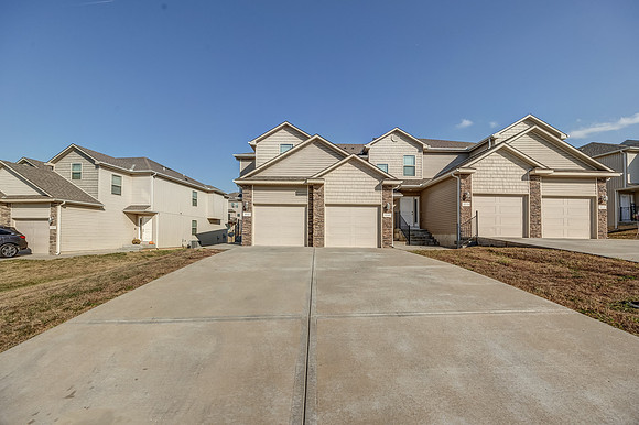 10542ClubhouseDr-2