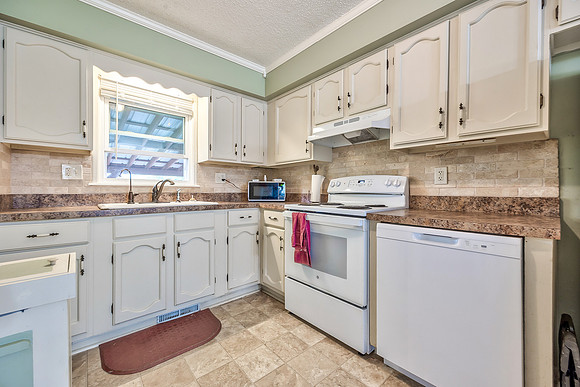 14017StillwellRD-20