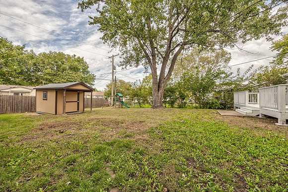 737NWoodlandST-20