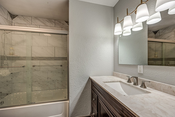 5624LocustAve-5