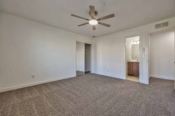 10536ClubhouseDR-14