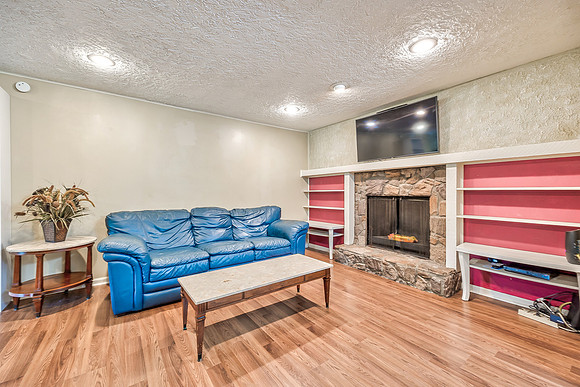 14017StillwellRD-17