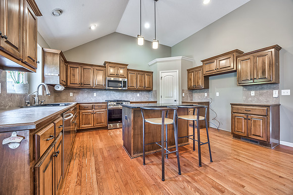 12201EwingAve-9