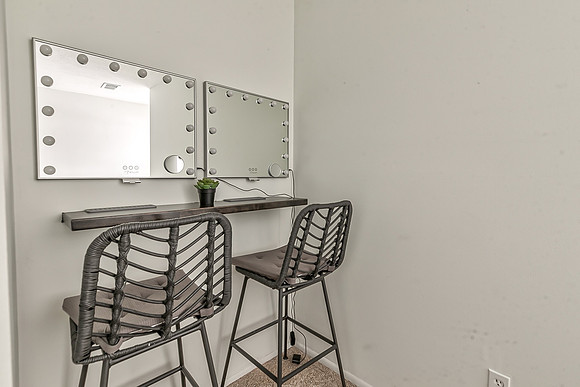 8106MonroviaSt-4