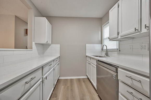 737NWoodlandST-11