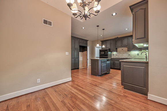 12452LindenST-14