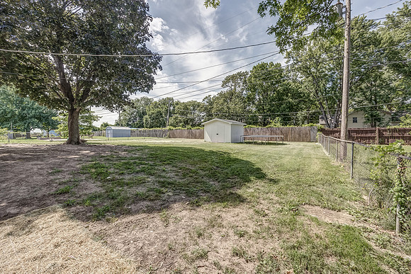 5624LocustAve-22