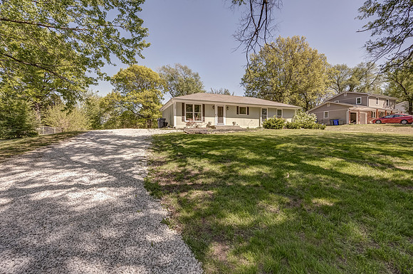 1300NLeeviewDR-30