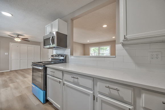737NWoodlandST-12