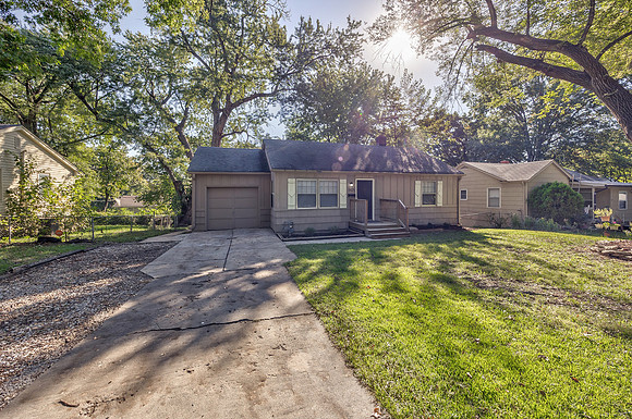 8425BooneBLVD.x3.-2