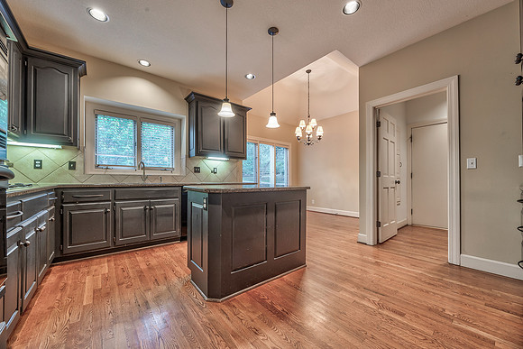 12452LindenST-9