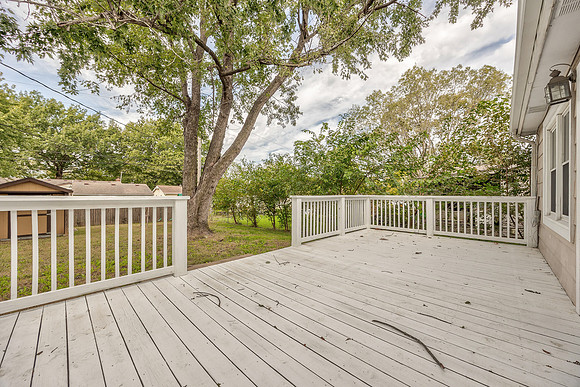 737NWoodlandST-23