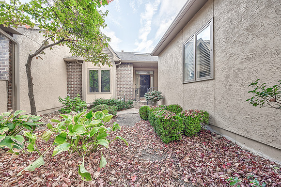 12452LindenST-2