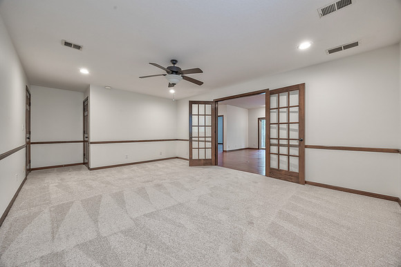 12452LindenST-39