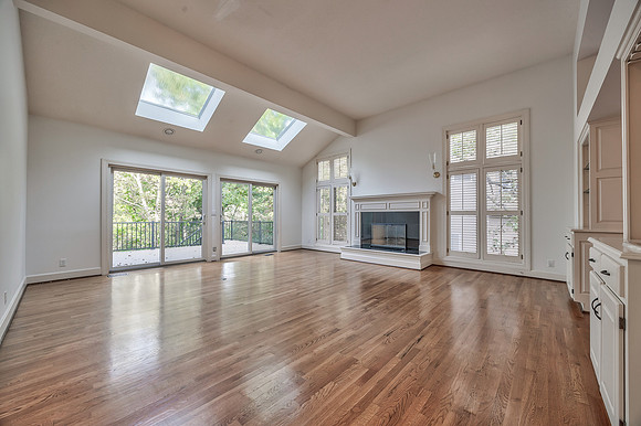 12452LindenST-23