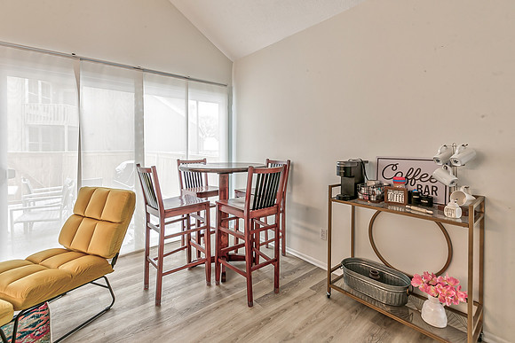 8106MonroviaSt-24