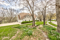 700WhiteOakLn-3