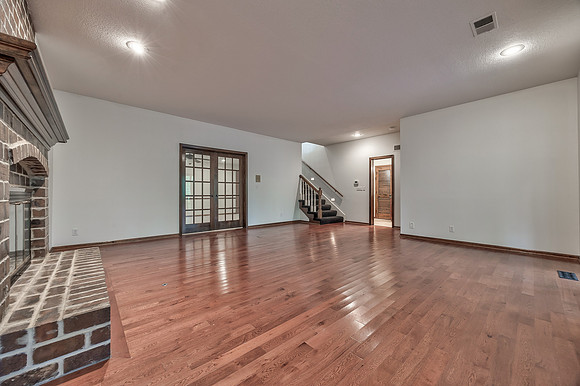 12452LindenST-35