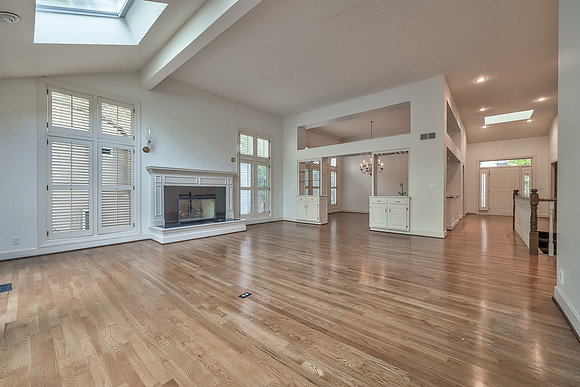12452LindenST-24