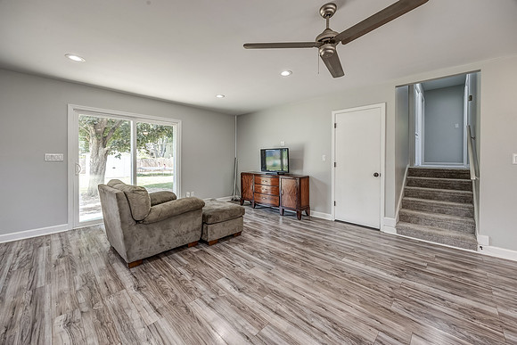5624LocustAve-14