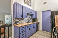 8106MonroviaSt-17