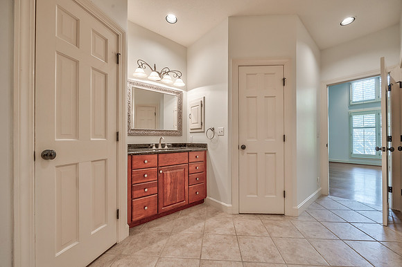 12452LindenST-30