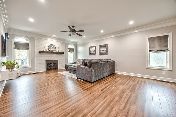 700WhiteOakLn-15