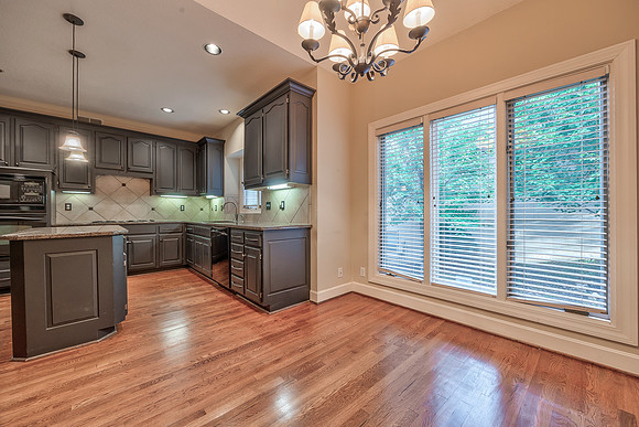 12452LindenST-13