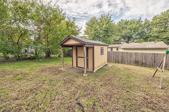 737NWoodlandST-26