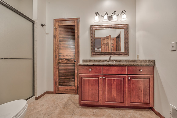 12452LindenST-32